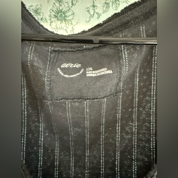 Aerie sneak peek top - Picture 2 of 6